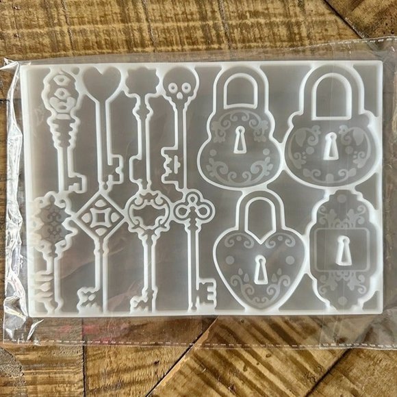 Antique Lock & Key Silicone Molds - Keychain - Jewelry - Crafts - Picture 1 of 2